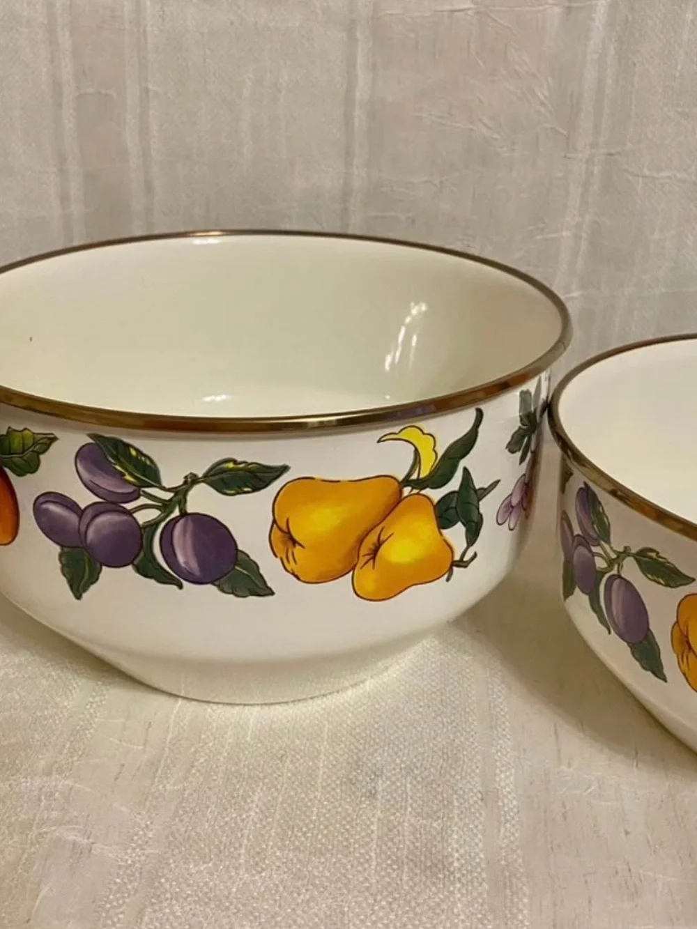 Vintage TableTops Unlimited Essence Fruit Enamelware Bowls Set of 4